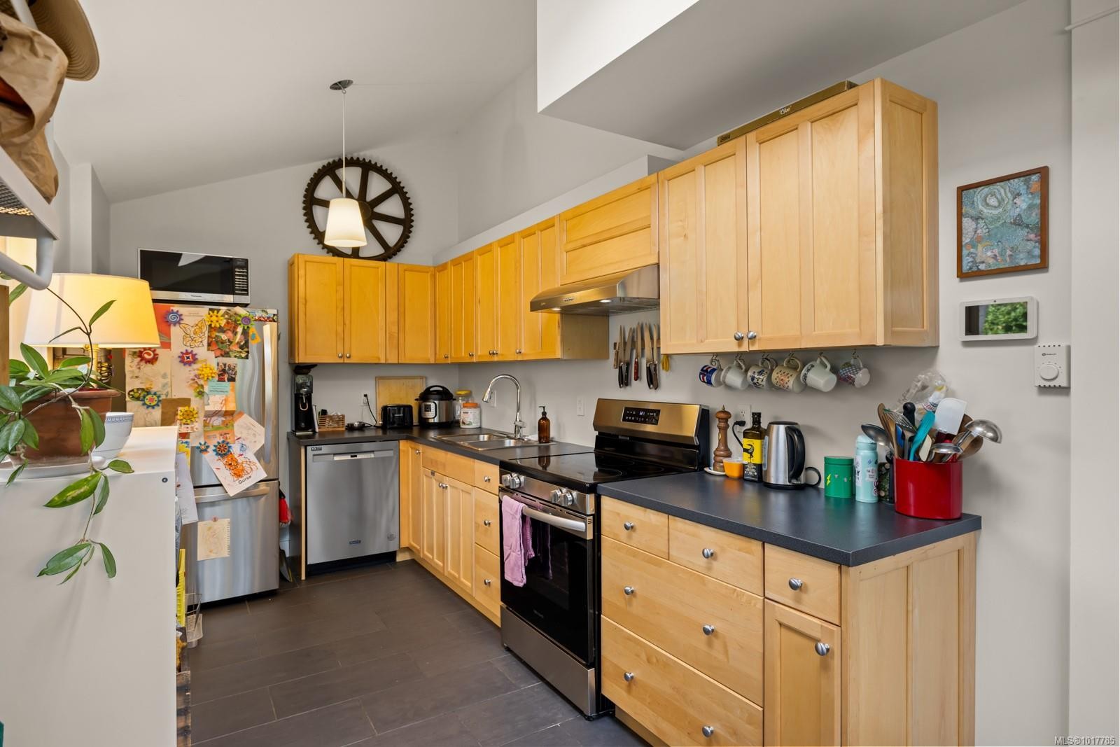 404 Constance Ave, Esquimalt, BC