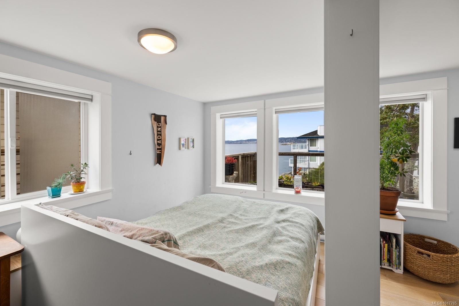 404 Constance Ave, Esquimalt, BC