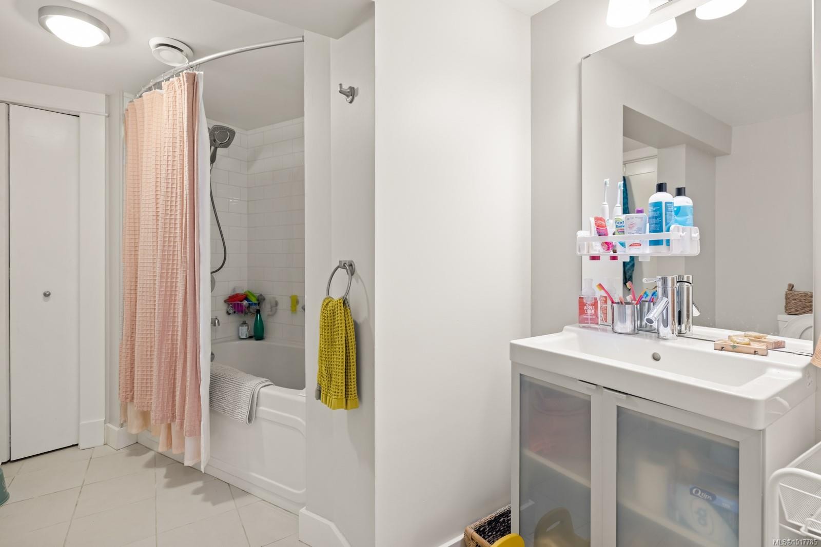 404 Constance Ave, Esquimalt, BC