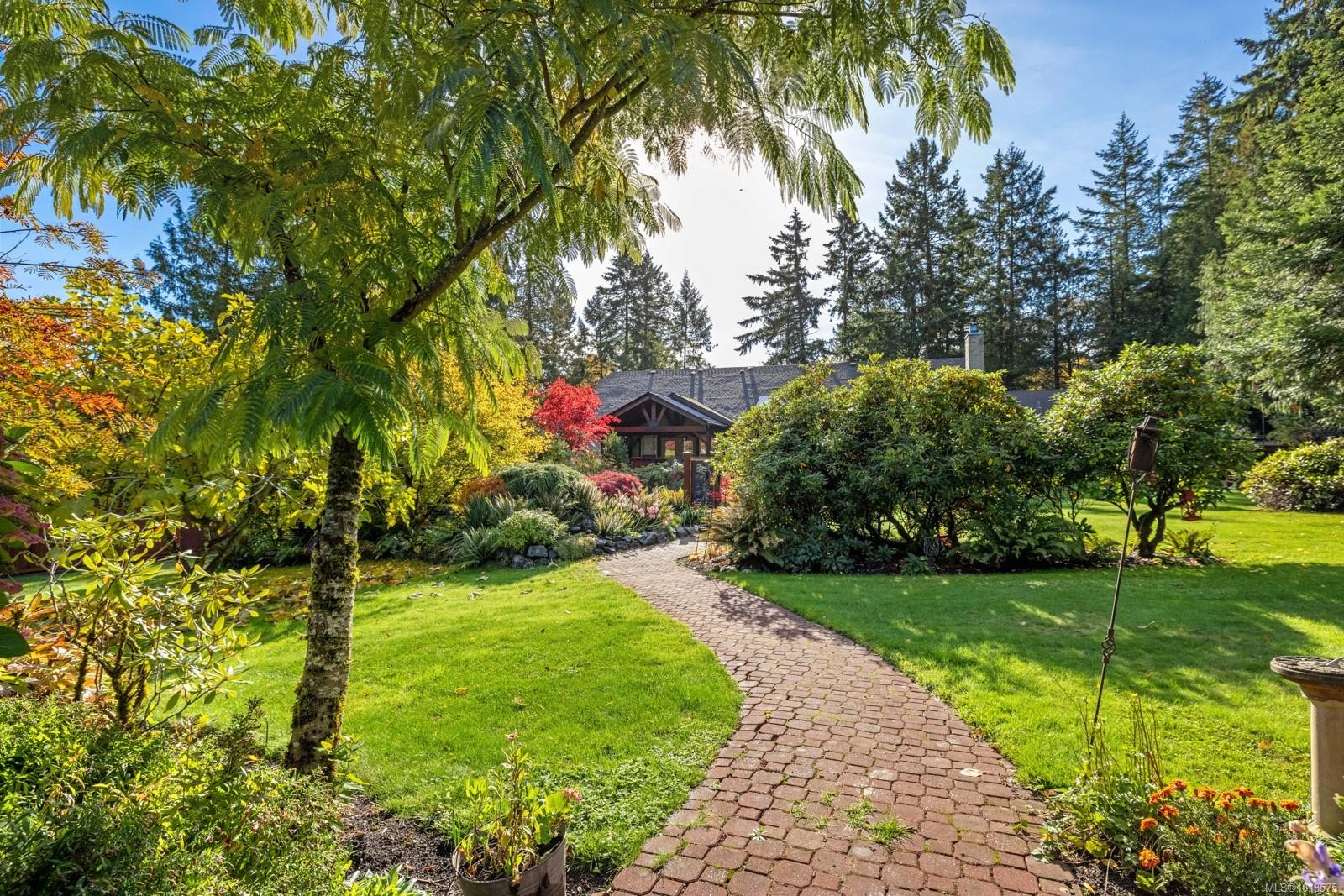 571 Meredith Rd, Mill Bay, BC