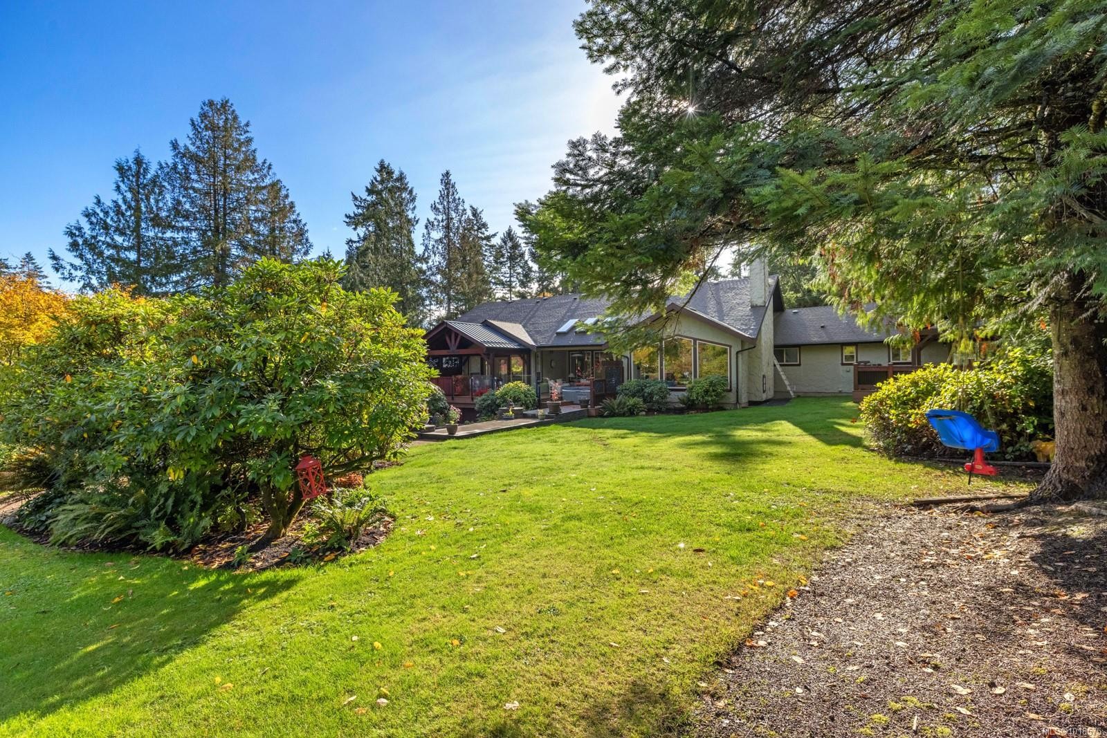 571 Meredith Rd, Mill Bay, BC