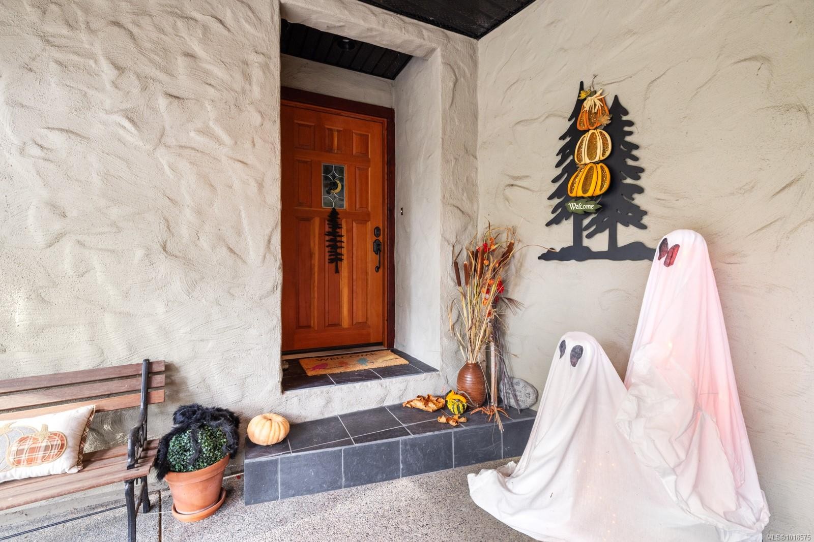 571 Meredith Rd, Mill Bay, BC