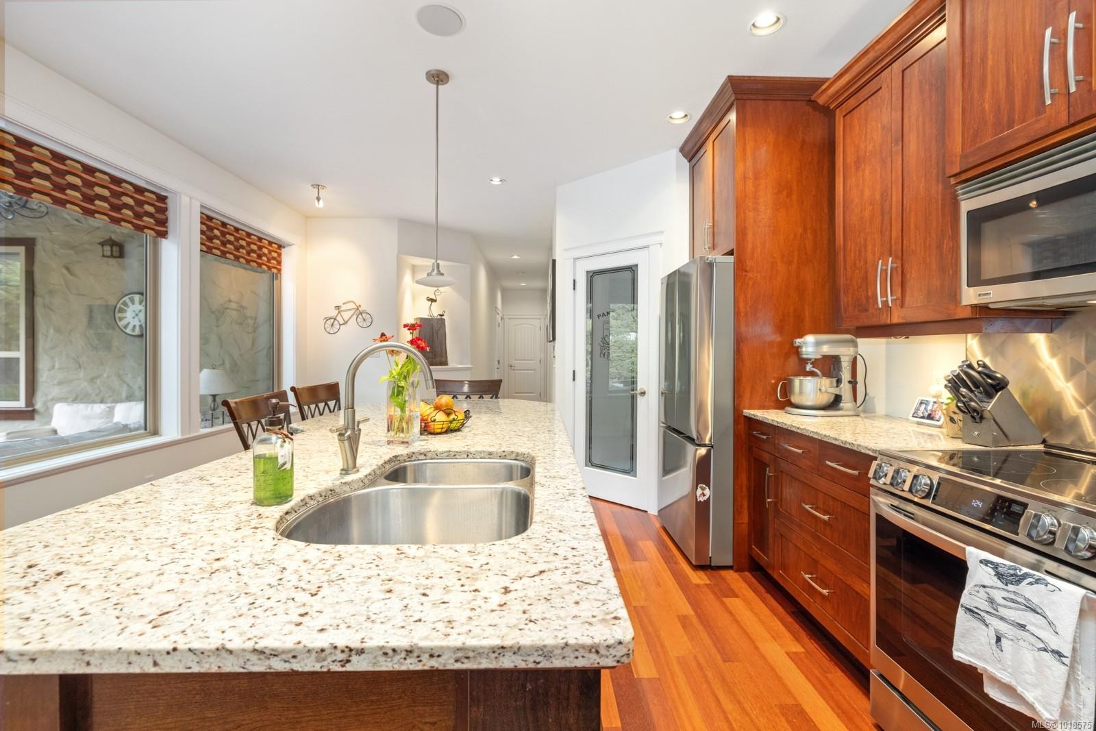 571 Meredith Rd, Mill Bay, BC