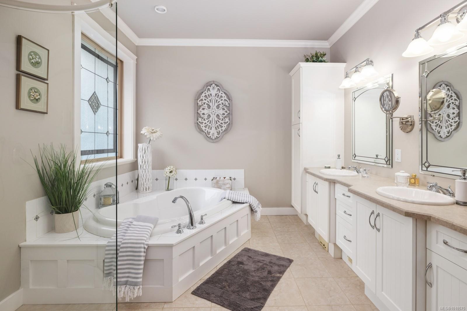 571 Meredith Rd, Mill Bay, BC