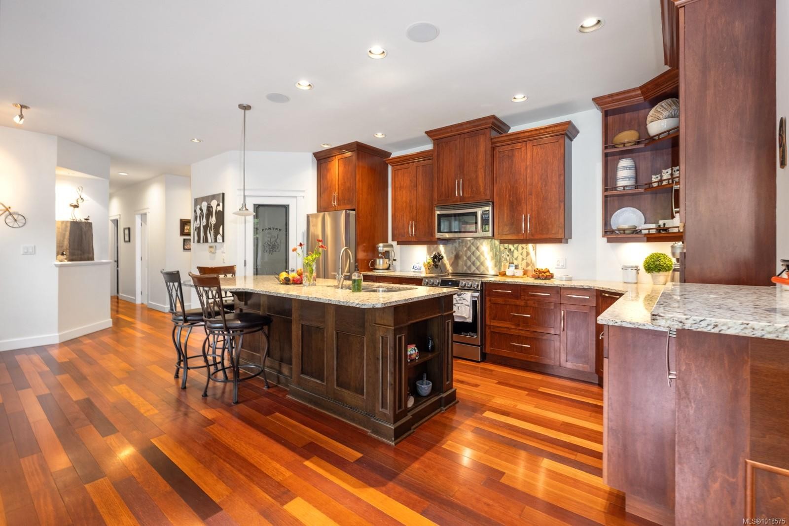 571 Meredith Rd, Mill Bay, BC