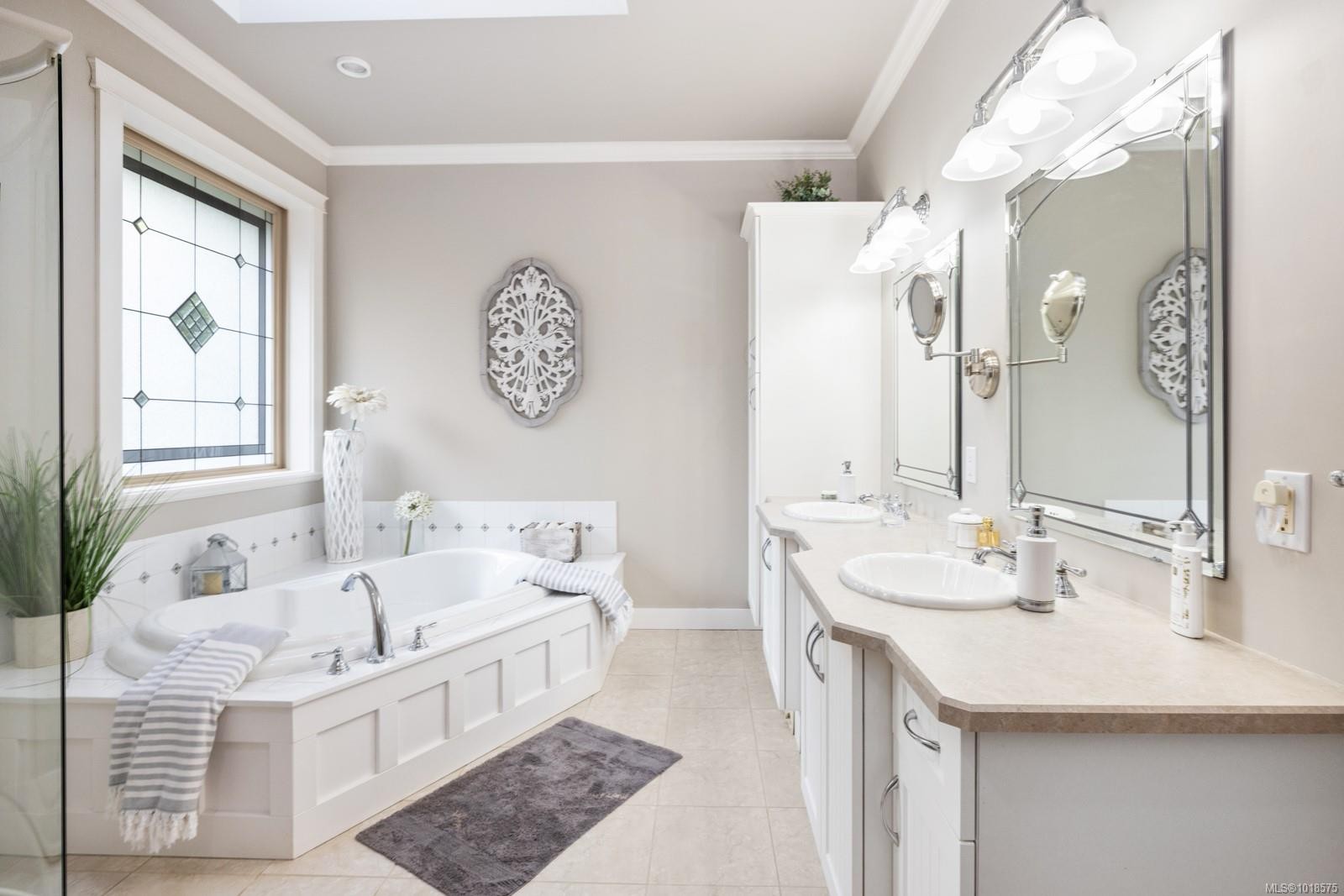 571 Meredith Rd, Mill Bay, BC