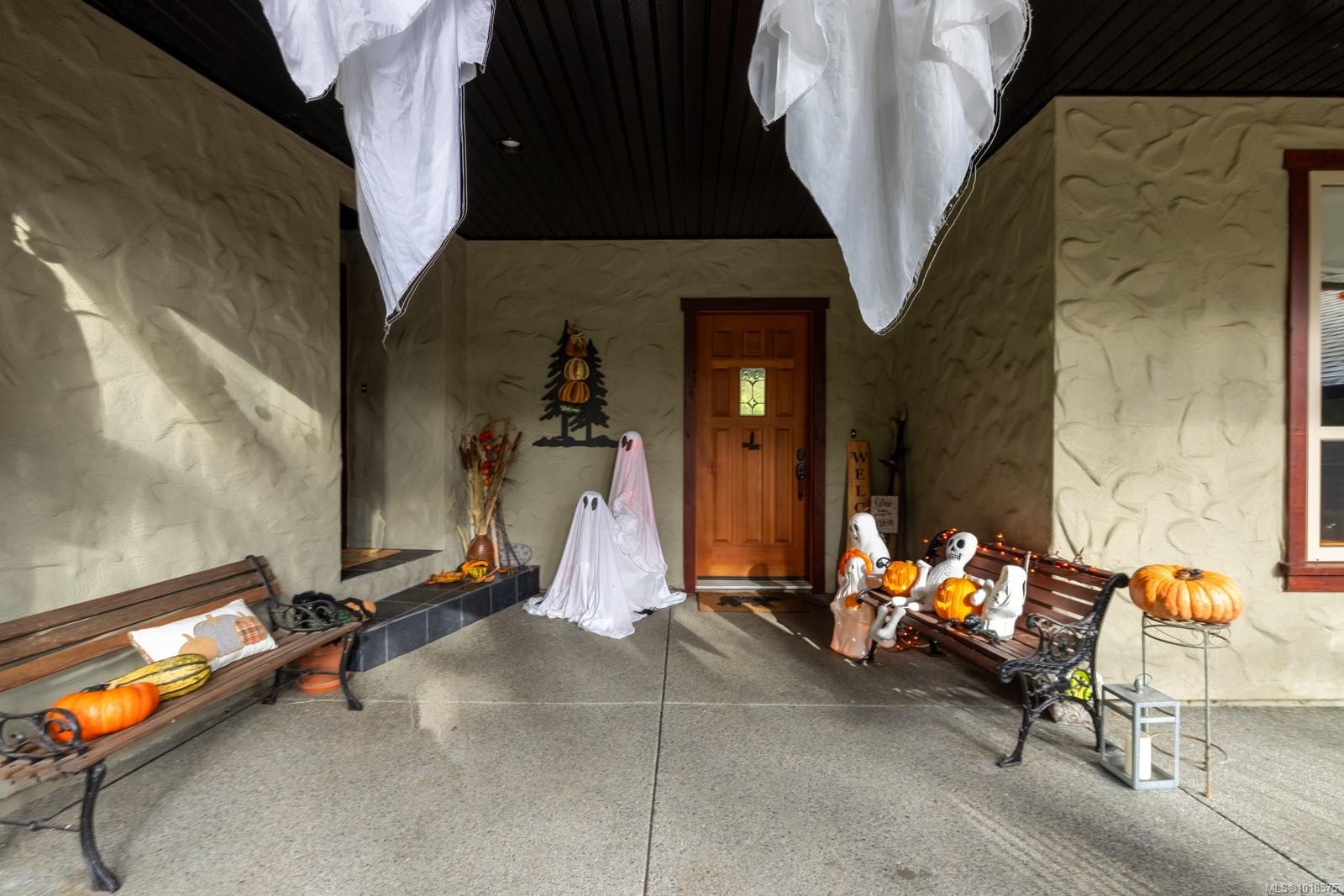 571 Meredith Rd, Mill Bay, BC