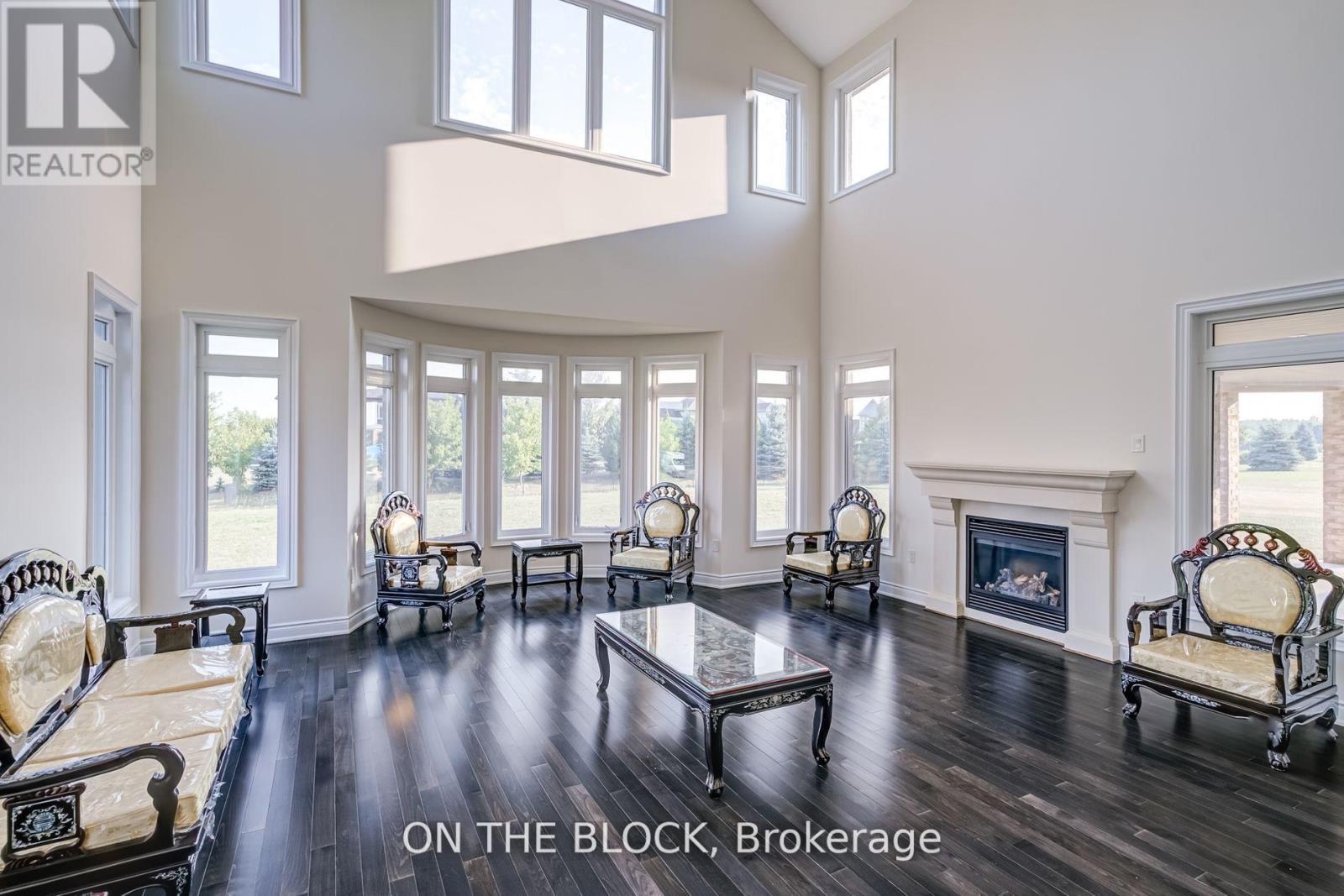 24 Whitewood Drive, Whitchurch-Stouffville, ON - Indoor Photo Showing Living Room With Fireplace