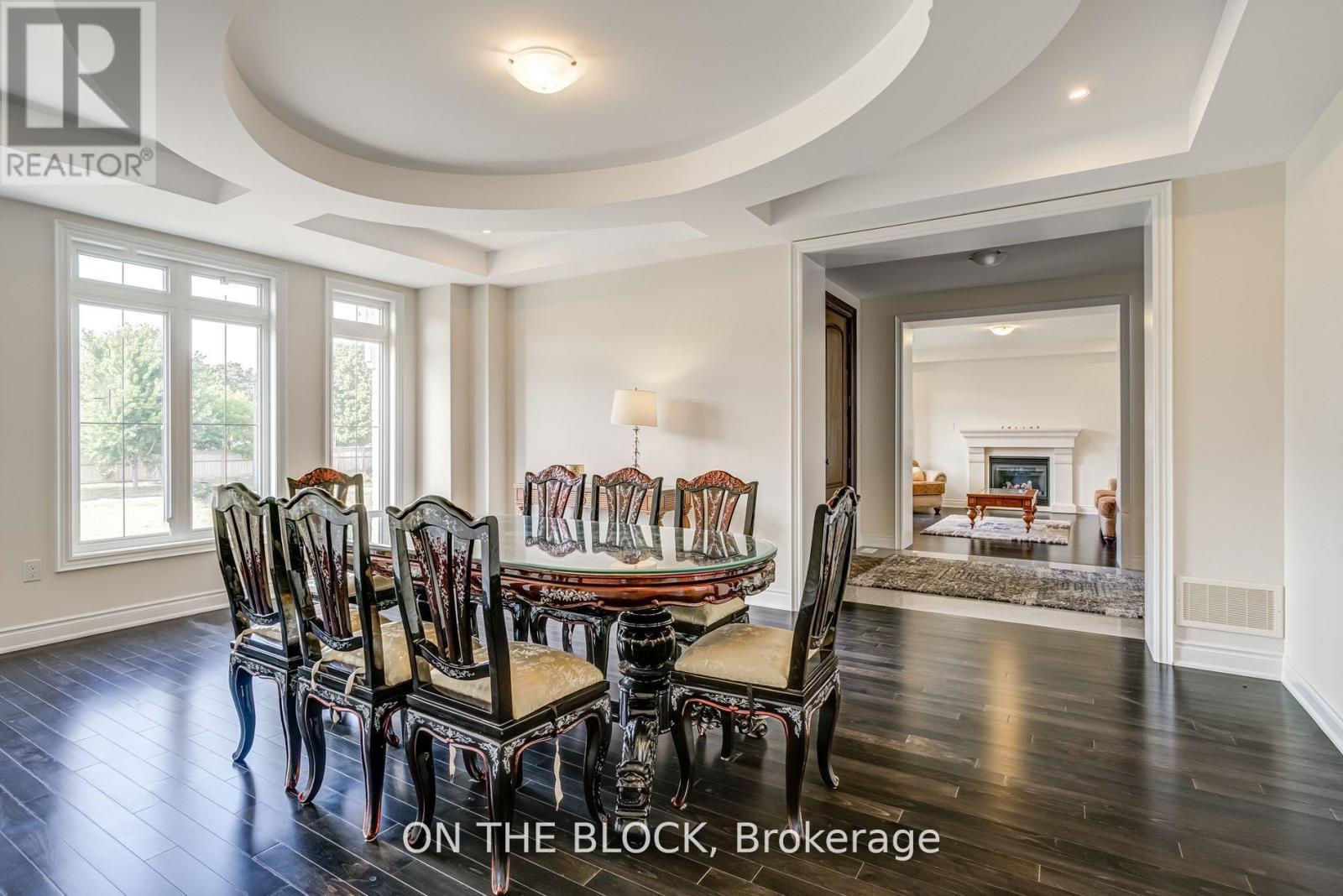 24 Whitewood Drive, Whitchurch-Stouffville, ON - Indoor Photo Showing Dining Room