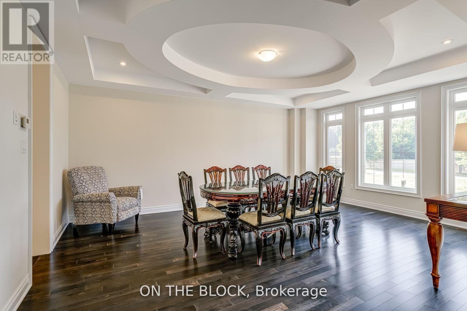 24 Whitewood Drive, Whitchurch-Stouffville, ON - Indoor Photo Showing Dining Room