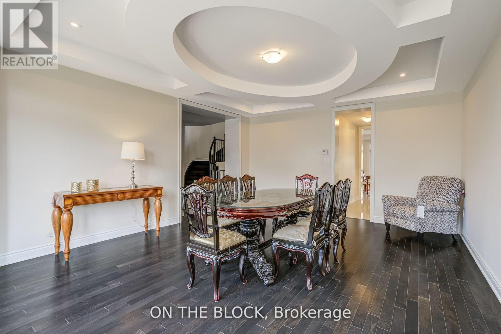 24 Whitewood Drive, Whitchurch-Stouffville, ON - Indoor Photo Showing Dining Room