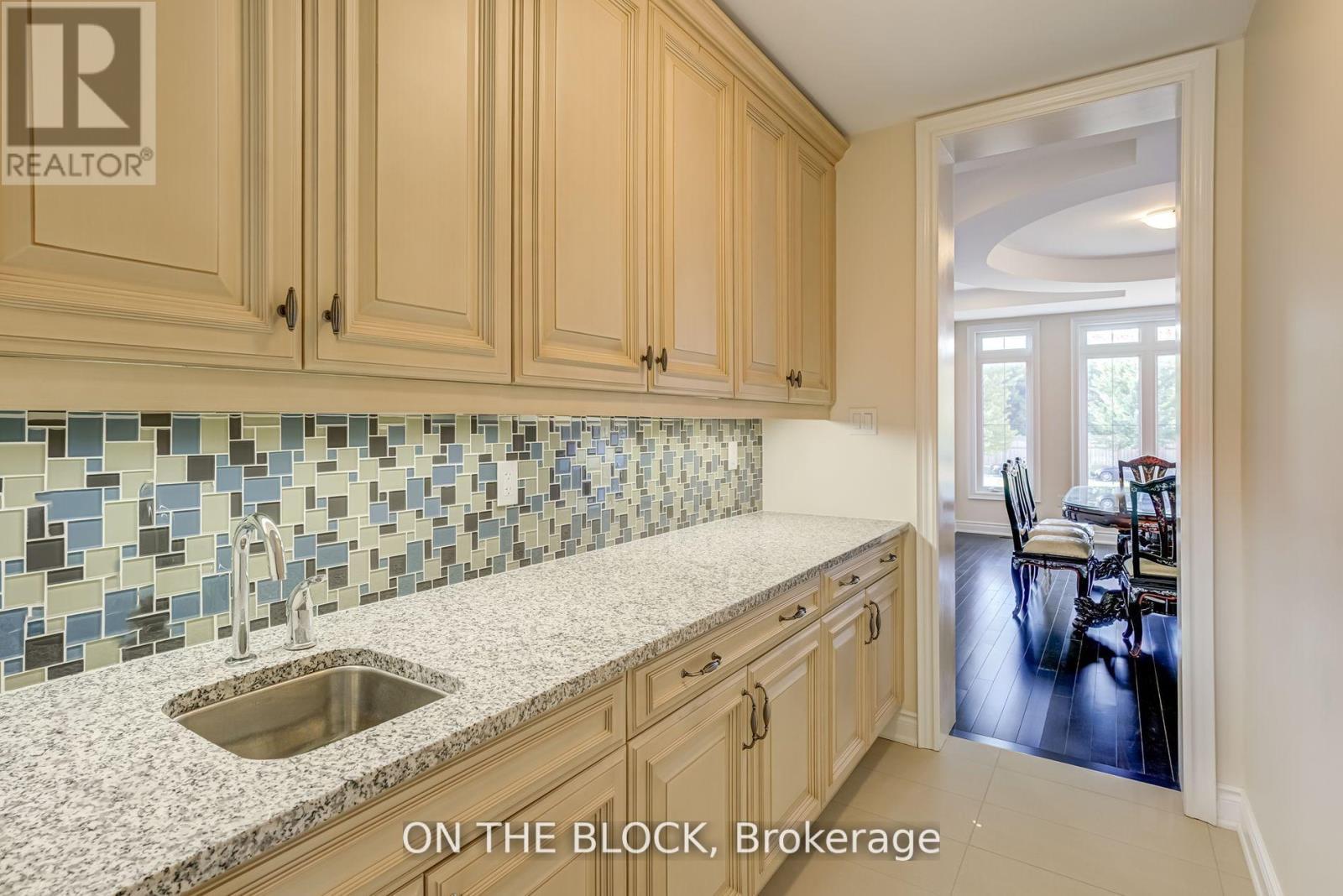 24 Whitewood Drive, Whitchurch-Stouffville, ON - Indoor Photo Showing Kitchen
