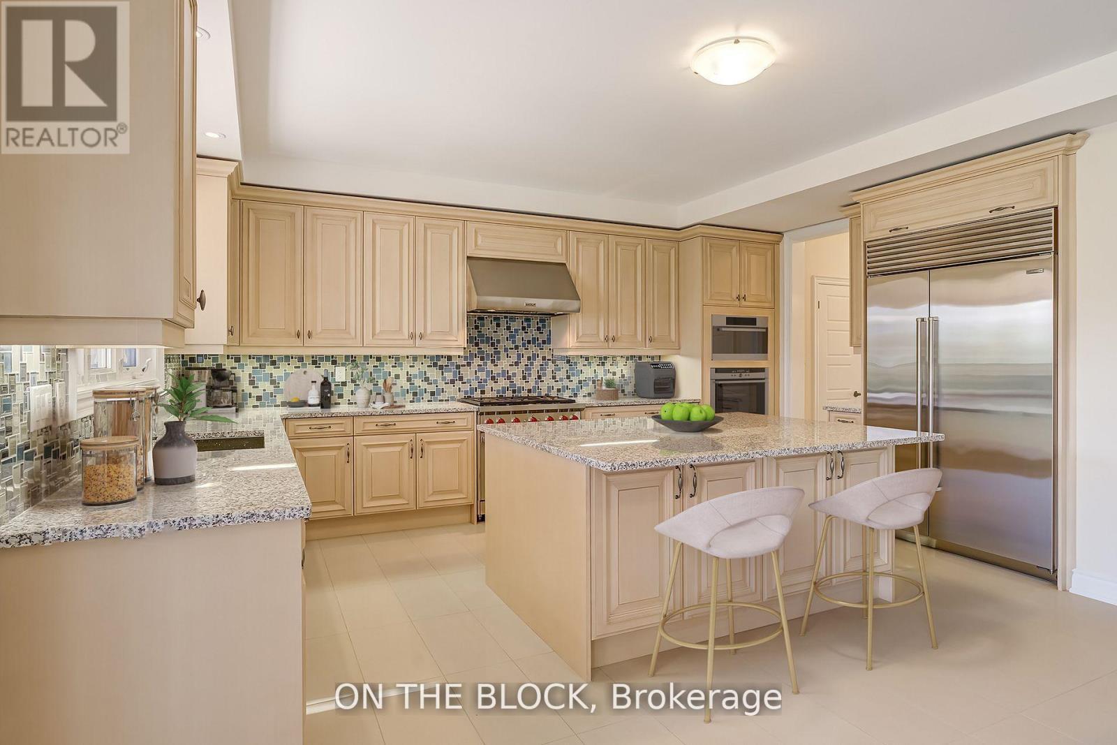 24 Whitewood Drive, Whitchurch-Stouffville, ON - Indoor Photo Showing Kitchen With Upgraded Kitchen