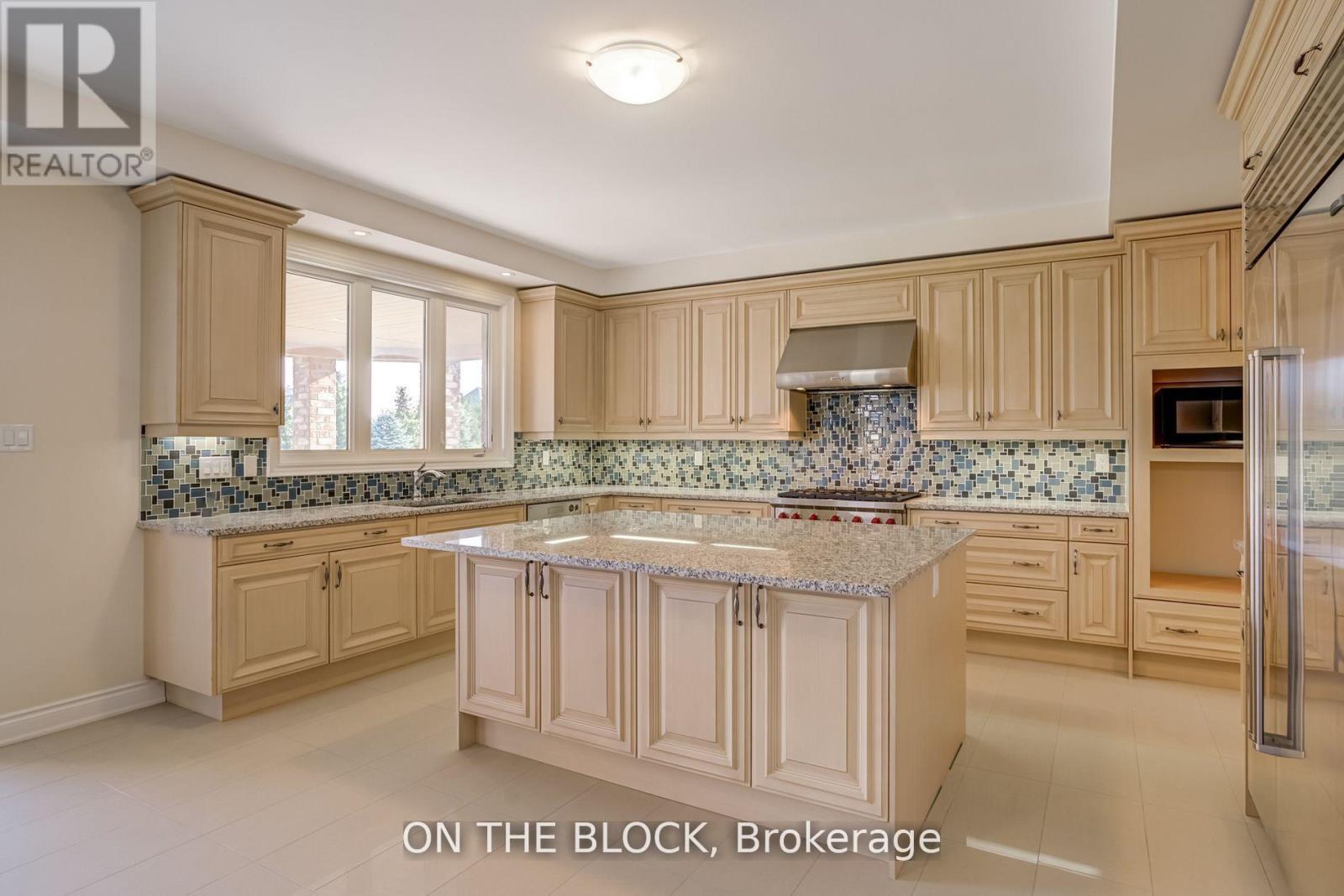24 Whitewood Drive, Whitchurch-Stouffville, ON - Indoor Photo Showing Kitchen