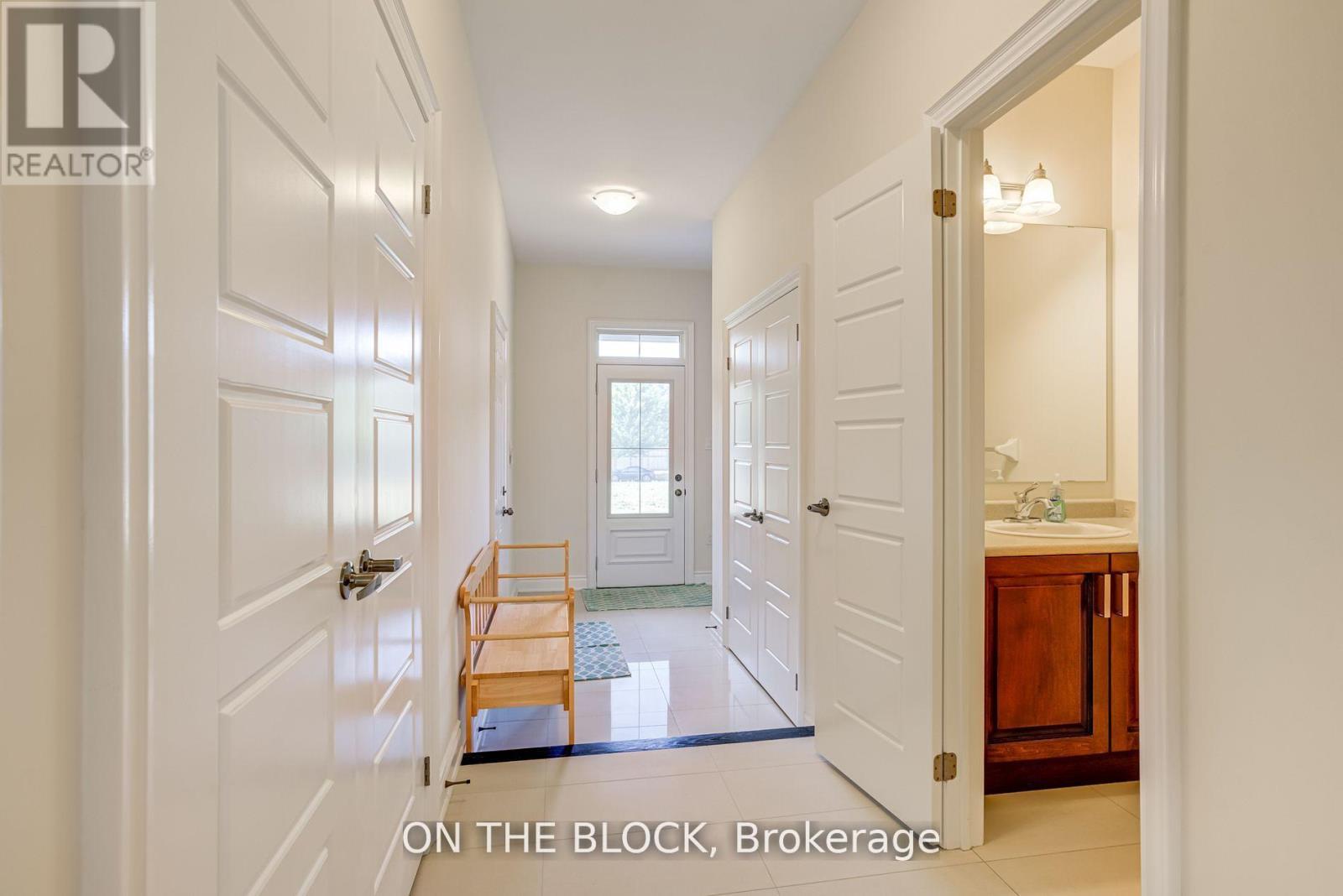 24 Whitewood Drive, Whitchurch-Stouffville, ON - Indoor Photo Showing Other Room