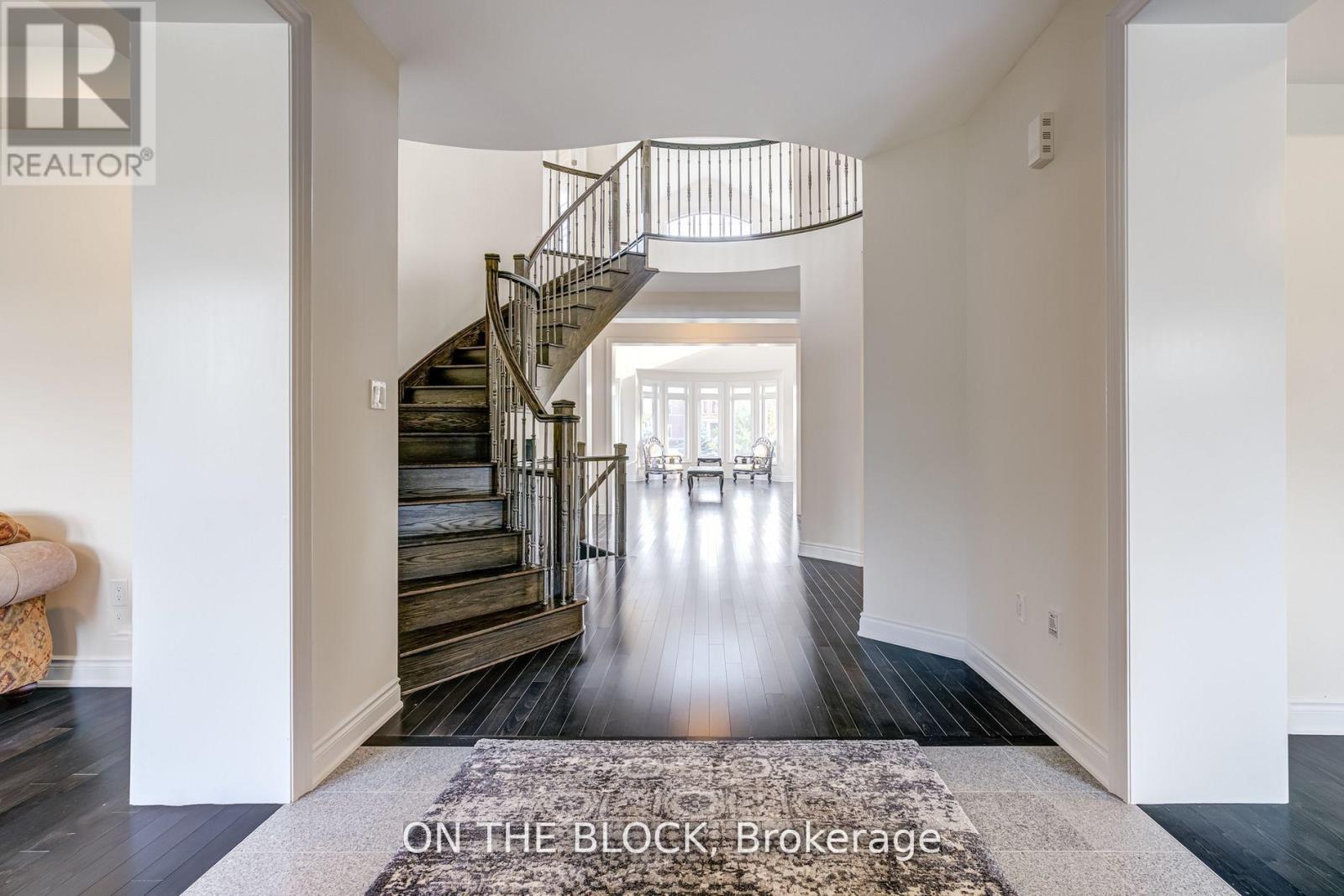 24 Whitewood Drive, Whitchurch-Stouffville, ON - Indoor Photo Showing Other Room