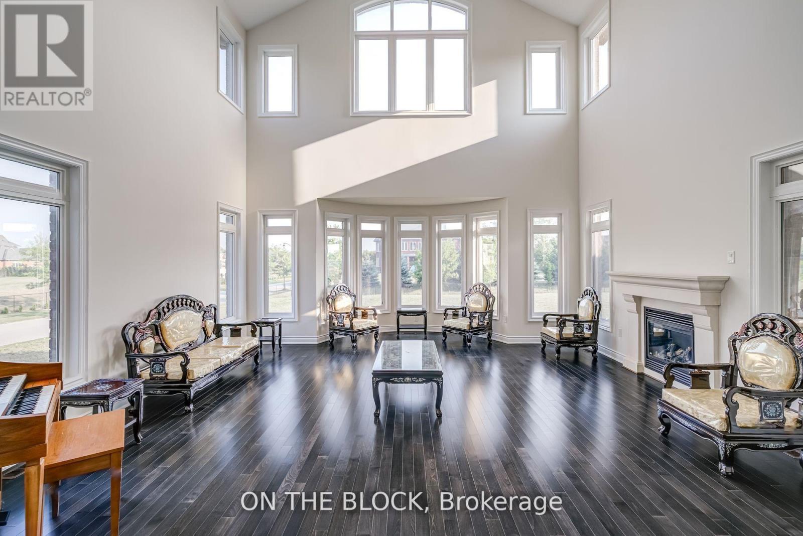 24 Whitewood Drive, Whitchurch-Stouffville, ON - Indoor With Fireplace