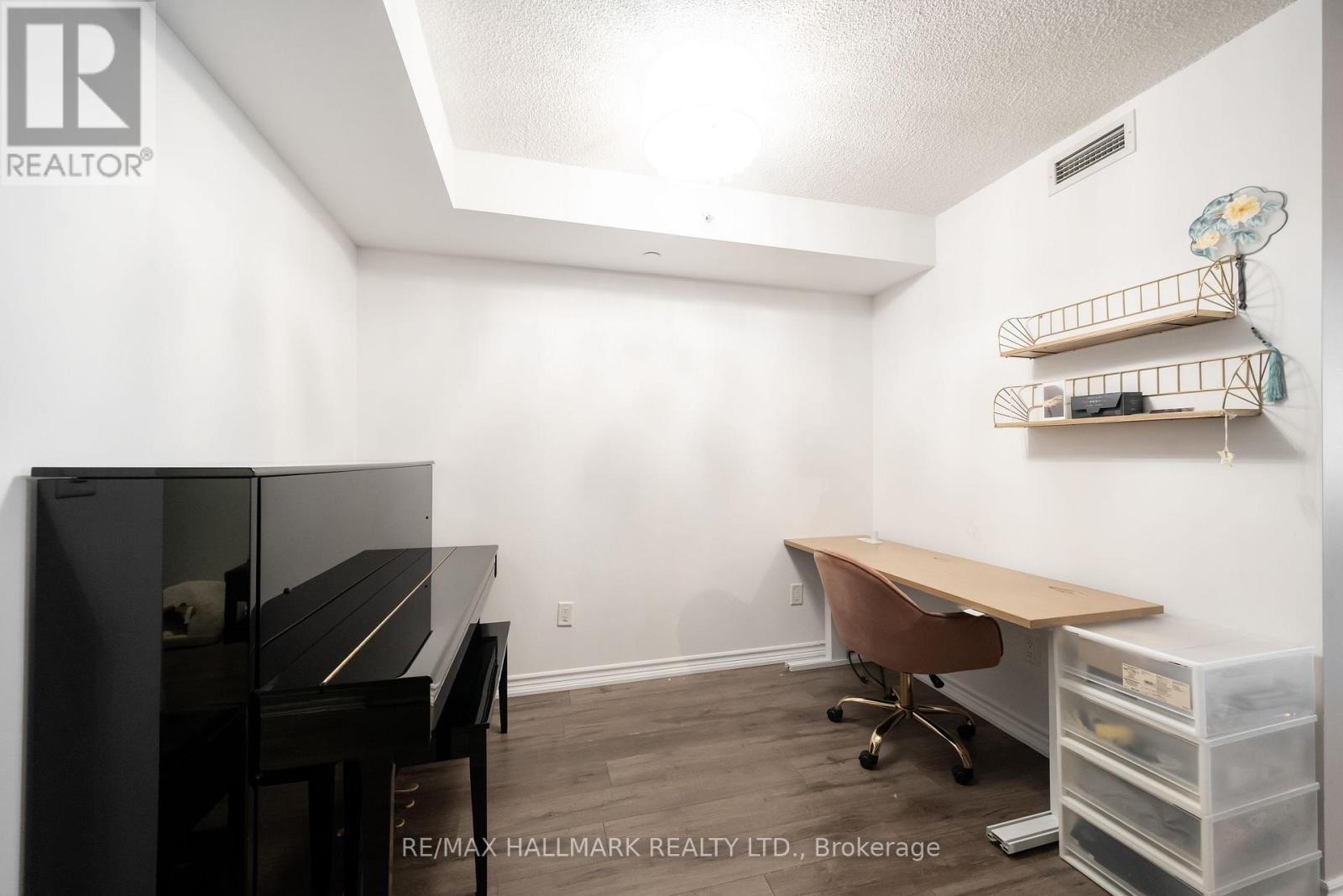 1703 - 386 Yonge Street, Toronto, ON - Indoor