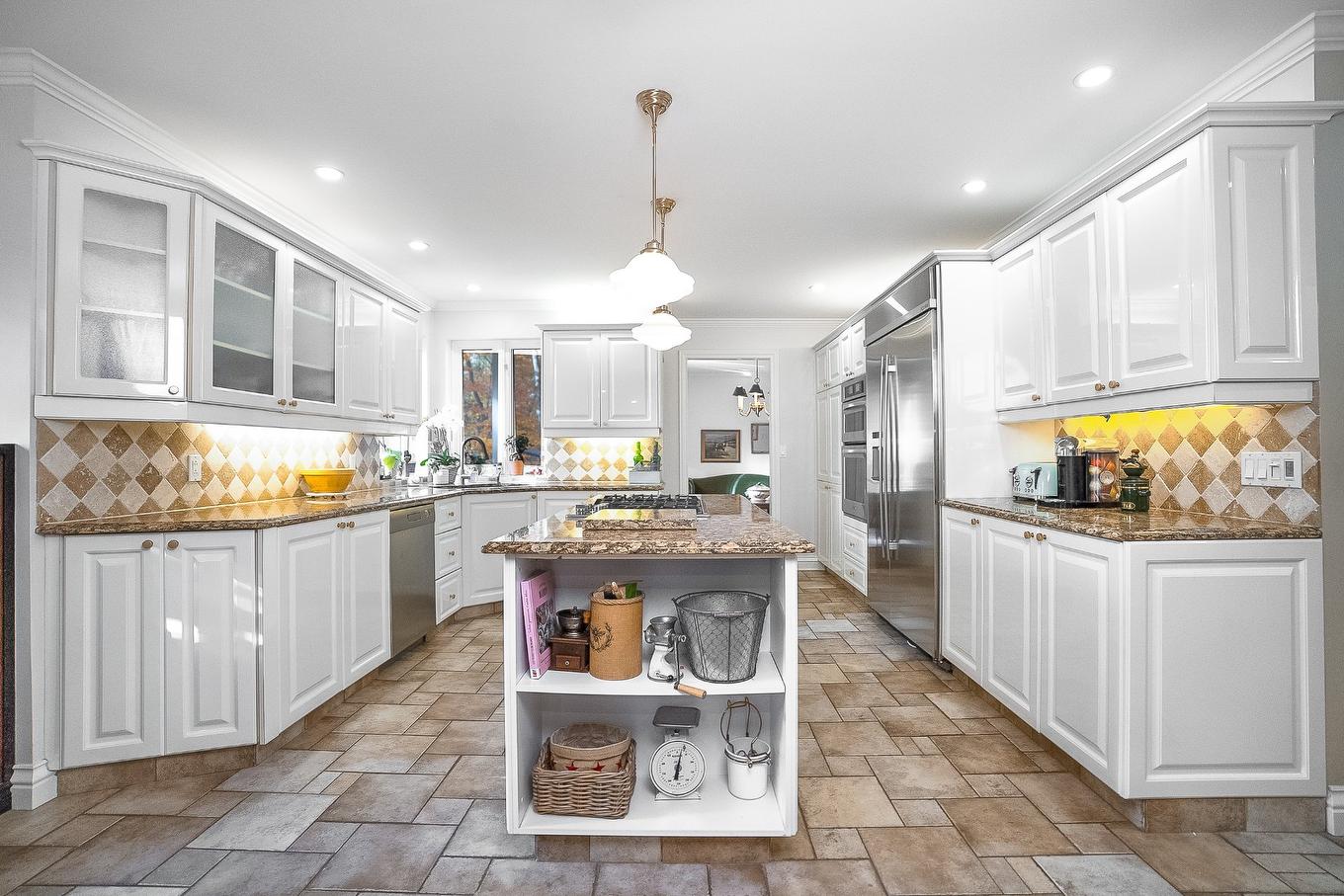 Kitchen - 2580 Rue De L'Écusson, Saint-Lazare, QC - Indoor Photo Showing Kitchen With Upgraded Kitchen