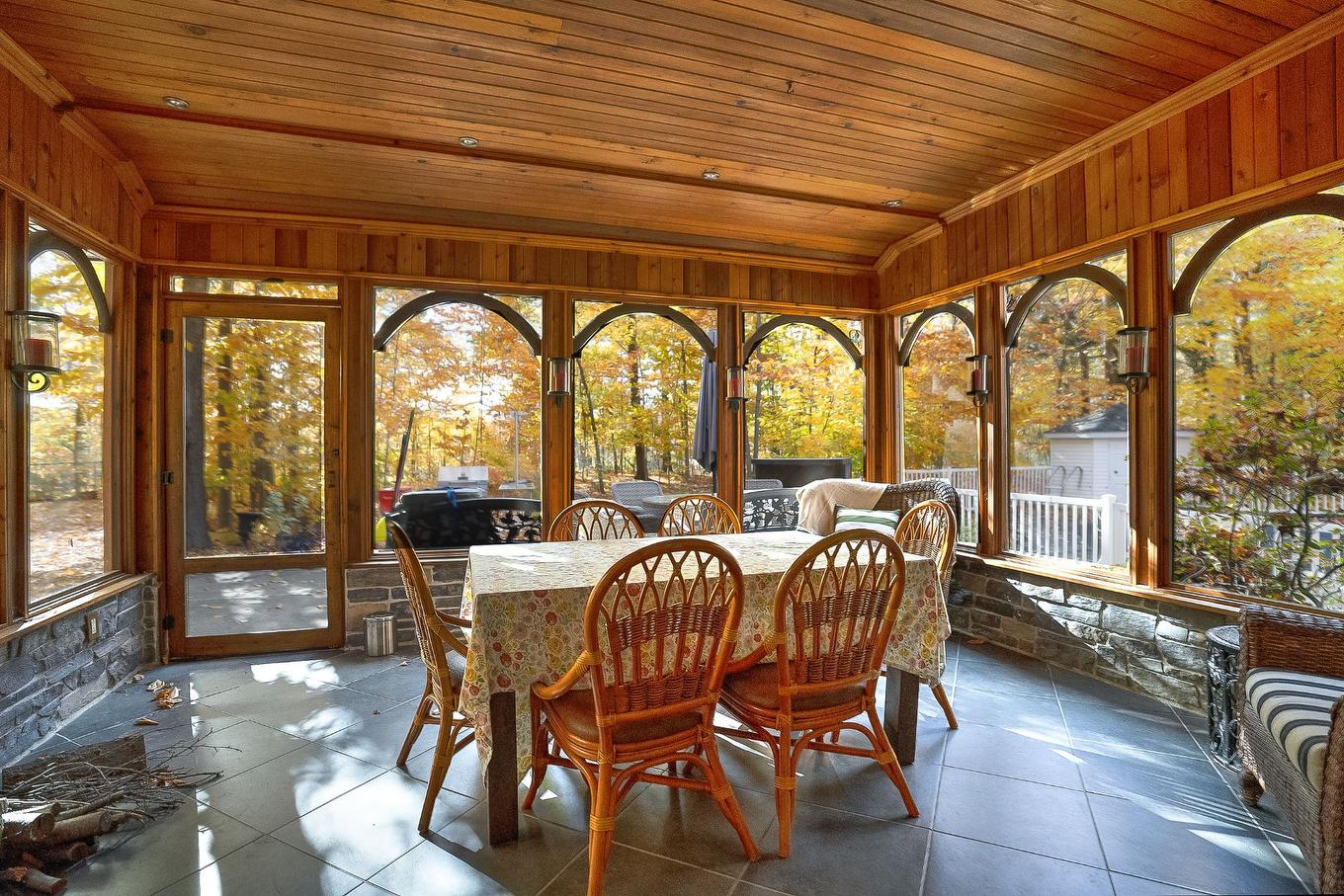 Veranda - 2580 Rue De L'Écusson, Saint-Lazare, QC - Indoor Photo Showing Dining Room