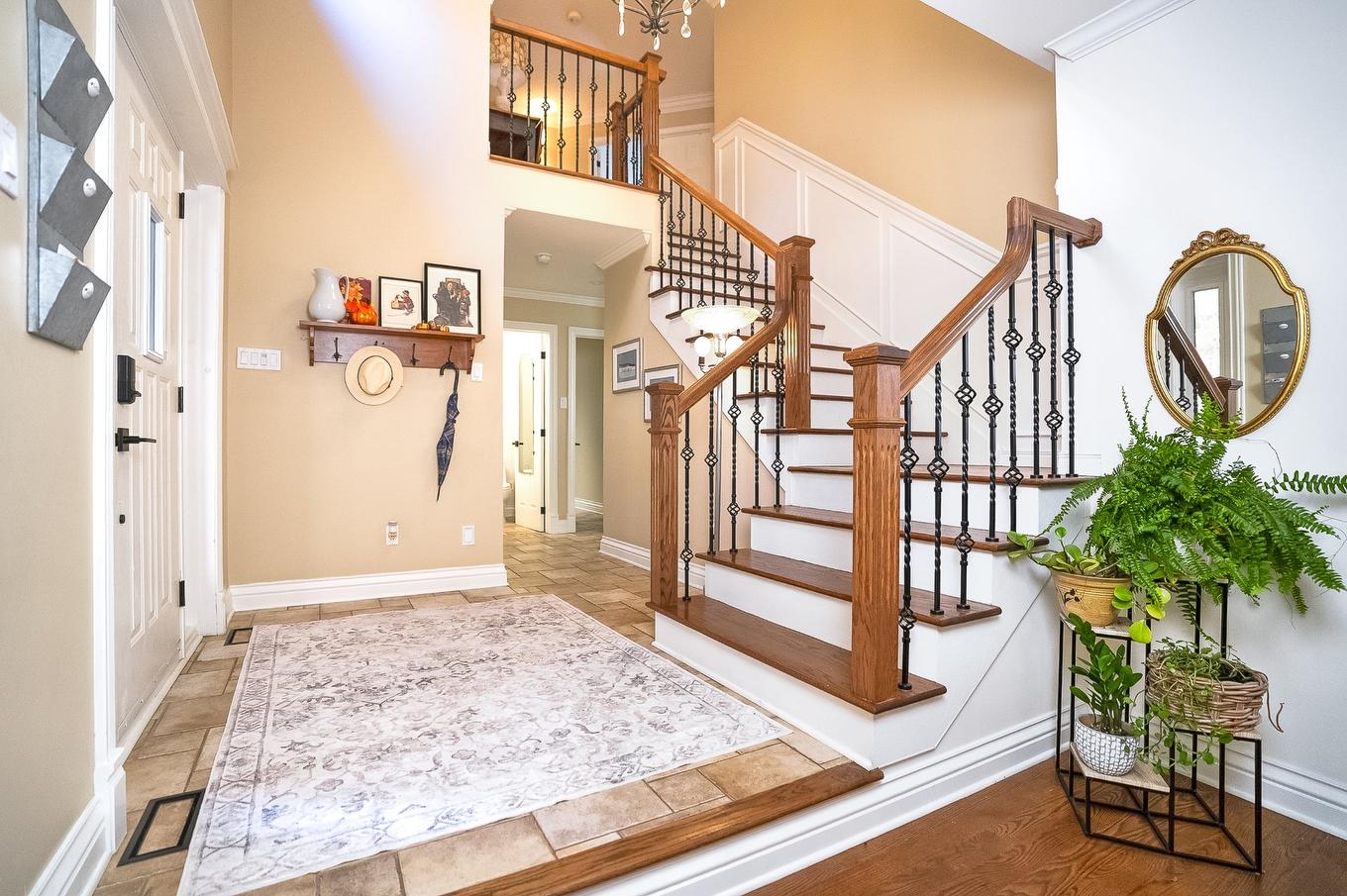 Hall - 2580 Rue De L'Écusson, Saint-Lazare, QC - Indoor Photo Showing Other Room