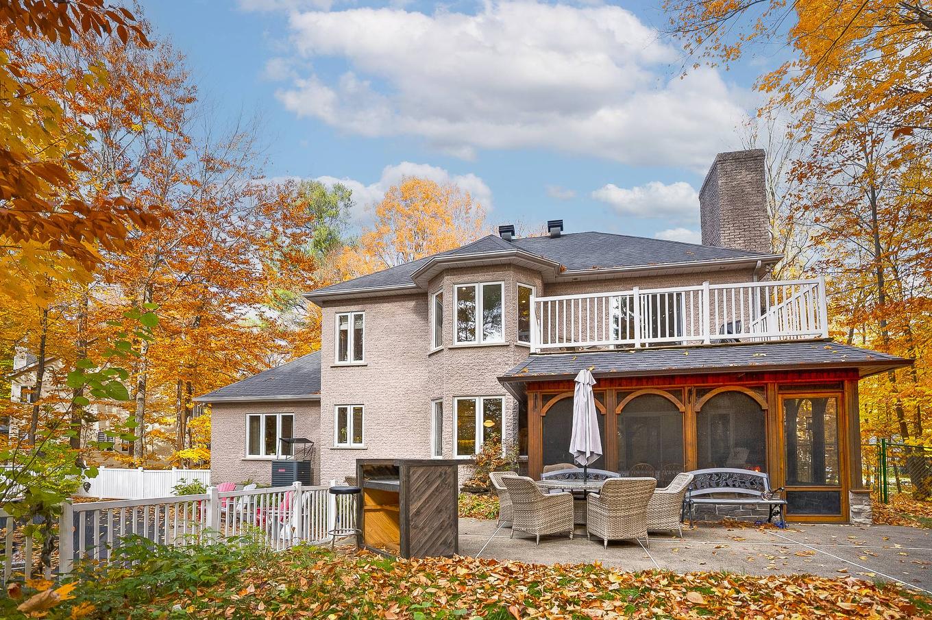 Back facade - 2580 Rue De L'Écusson, Saint-Lazare, QC - Outdoor With Deck Patio Veranda