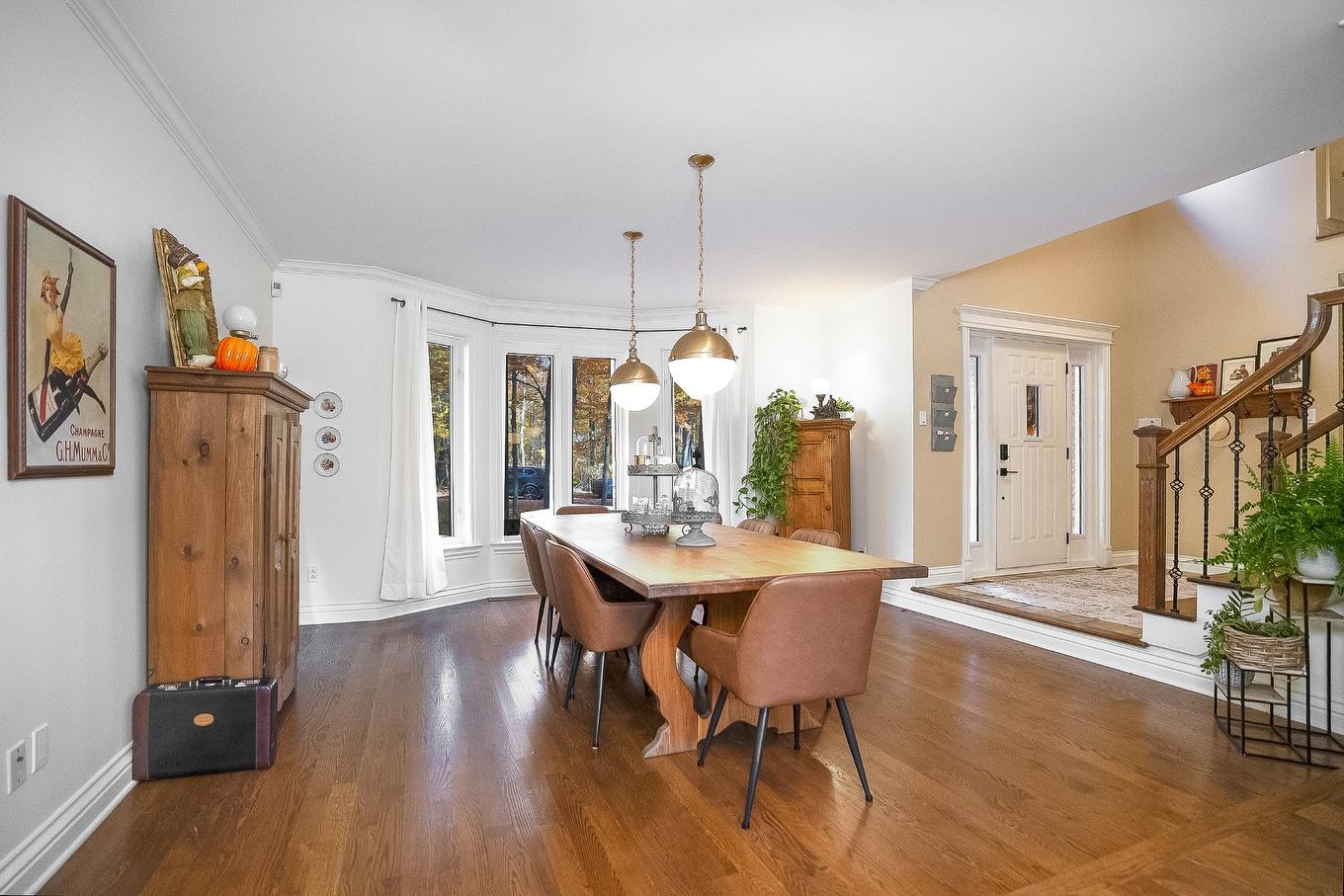 Dining room - 2580 Rue De L'Écusson, Saint-Lazare, QC - Indoor Photo Showing Dining Room