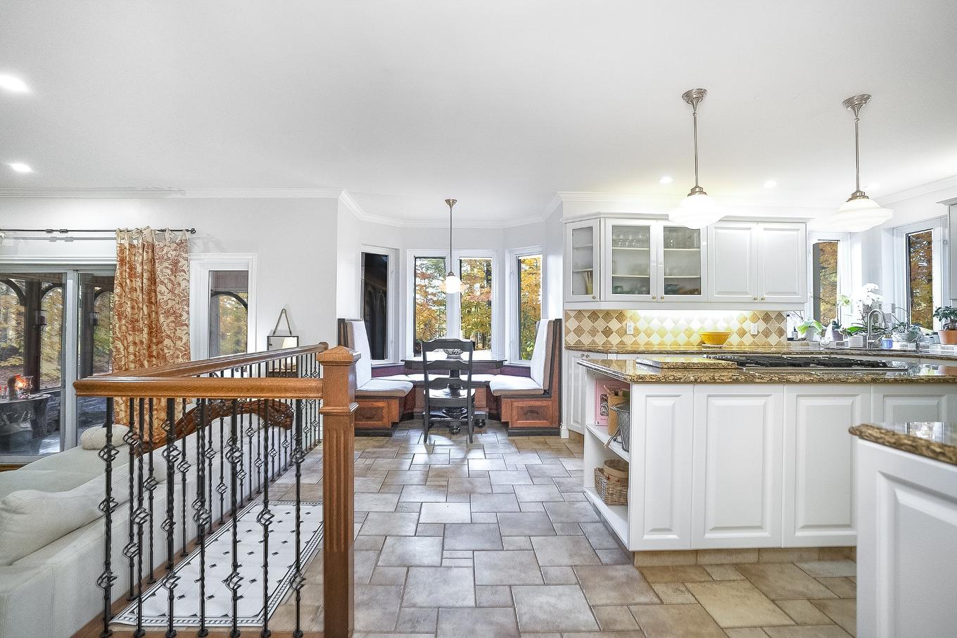 Kitchen - 2580 Rue De L'Écusson, Saint-Lazare, QC - Indoor Photo Showing Kitchen With Upgraded Kitchen