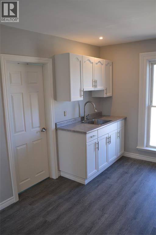 191 Maxwell Street Unit# 2 (Upper), Sarnia, ON - Indoor Photo Showing Kitchen With Double Sink
