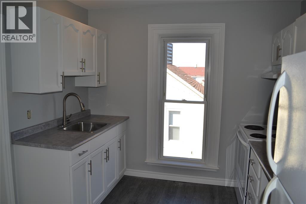191 Maxwell Street Unit# 2 (Upper), Sarnia, ON - Indoor Photo Showing Kitchen