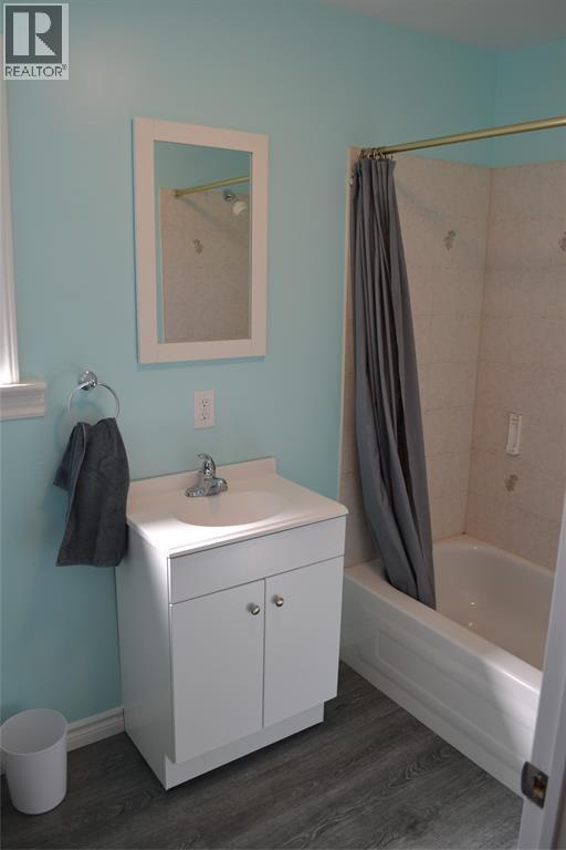 191 Maxwell Street Unit# 2 (Upper), Sarnia, ON - Indoor Photo Showing Bathroom