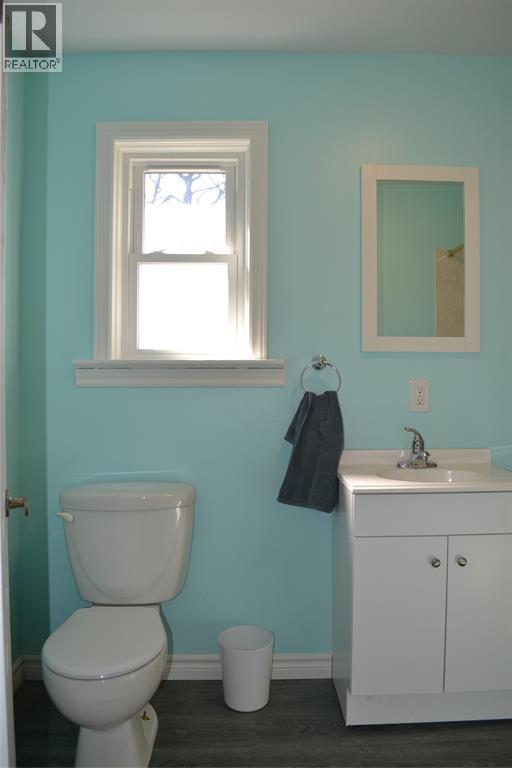 191 Maxwell Street Unit# 2 (Upper), Sarnia, ON - Indoor Photo Showing Bathroom