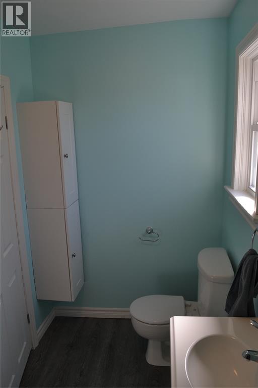 191 Maxwell Street Unit# 2 (Upper), Sarnia, ON - Indoor Photo Showing Bathroom