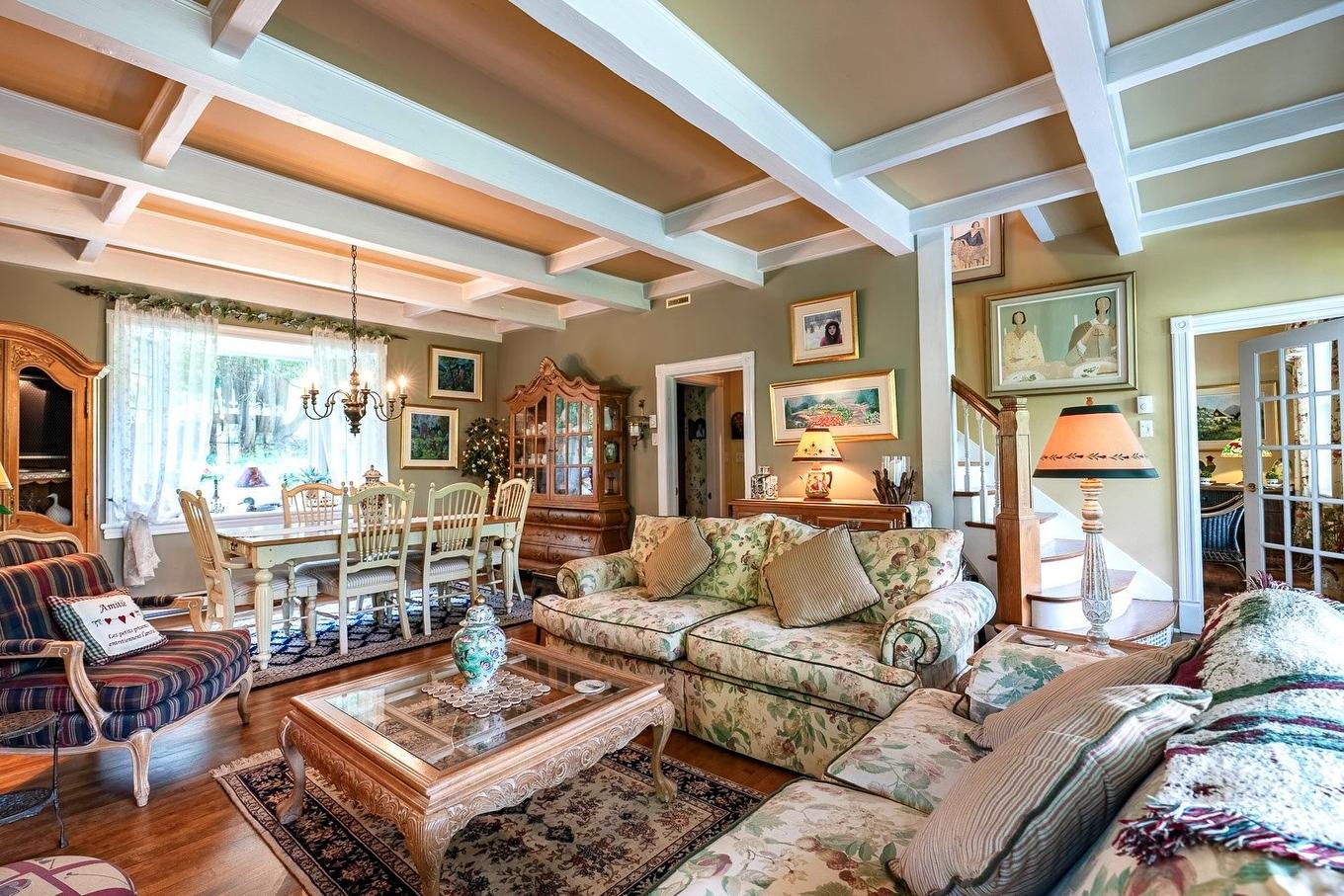 Salon - 250 Av. De L'Église, Saint-Sauveur, QC - Indoor Photo Showing Living Room