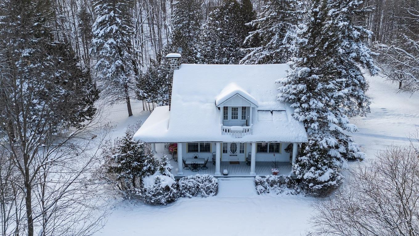 Façade - 250 Av. De L'Église, Saint-Sauveur, QC - Outdoor
