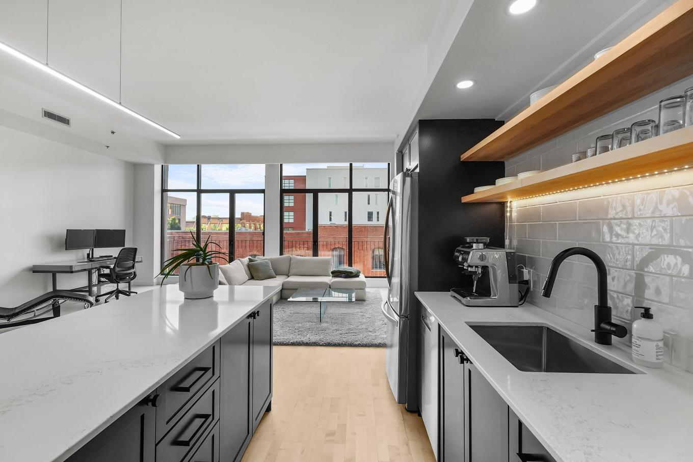 Cuisine - 403-1655 Rue St-Patrick, Montréal (Le Sud-Ouest), QC - Indoor Photo Showing Kitchen