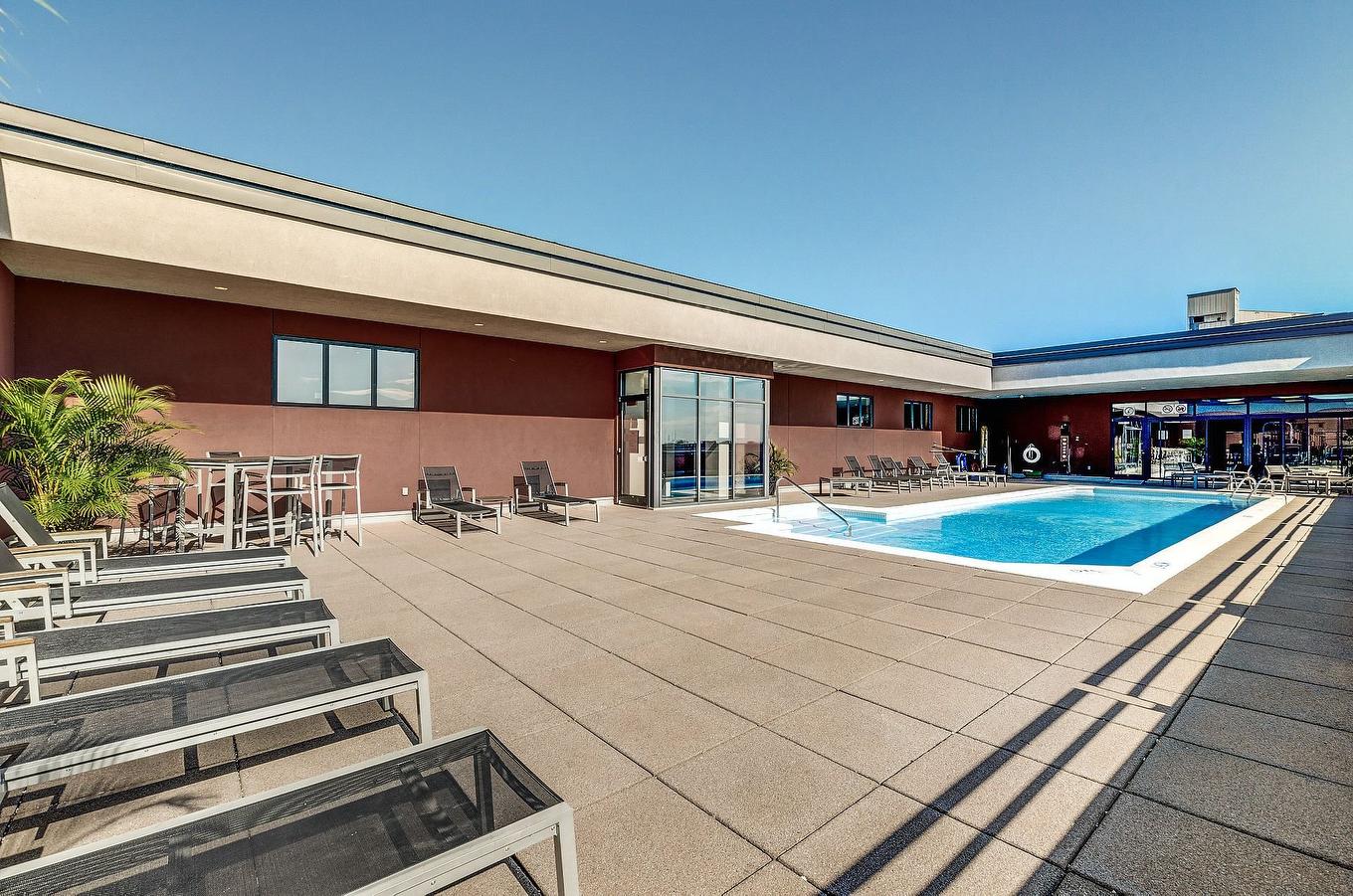 Piscine - 403-1655 Rue St-Patrick, Montréal (Le Sud-Ouest), QC - Outdoor