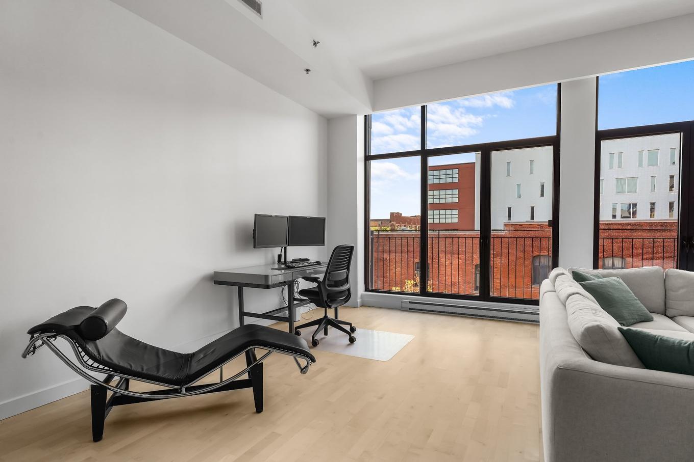 Salon - 403-1655 Rue St-Patrick, Montréal (Le Sud-Ouest), QC - Indoor