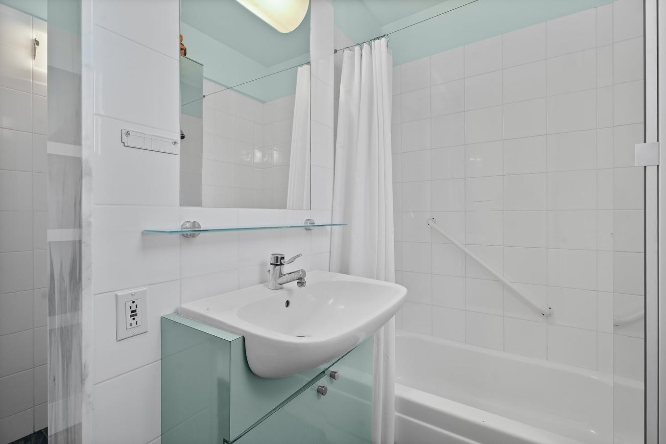 Bathroom - 1203-3445 Rue Drummond, Montréal (Ville-Marie), QC