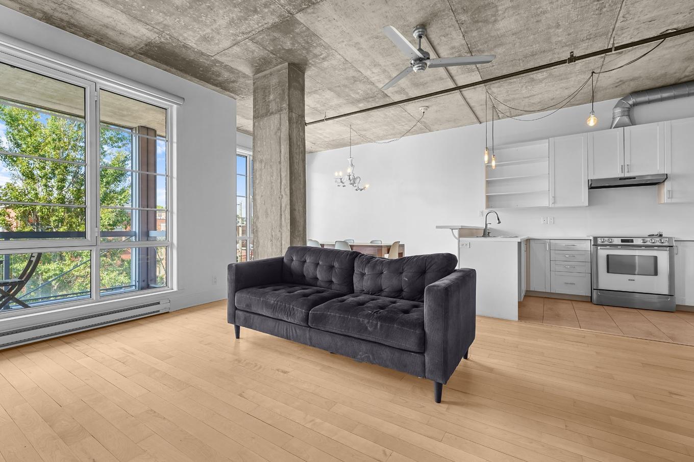 Salon - 322-4300 Rue St-Ambroise, Montréal (Le Sud-Ouest), QC