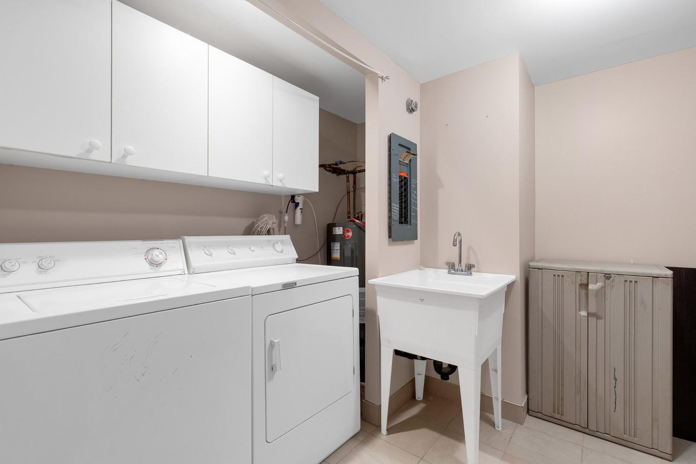 Salle de lavage - B-504-2635 Rue Rufus-Rockhead, Montréal (Le Sud-Ouest), QC - Indoor Photo Showing Laundry Room