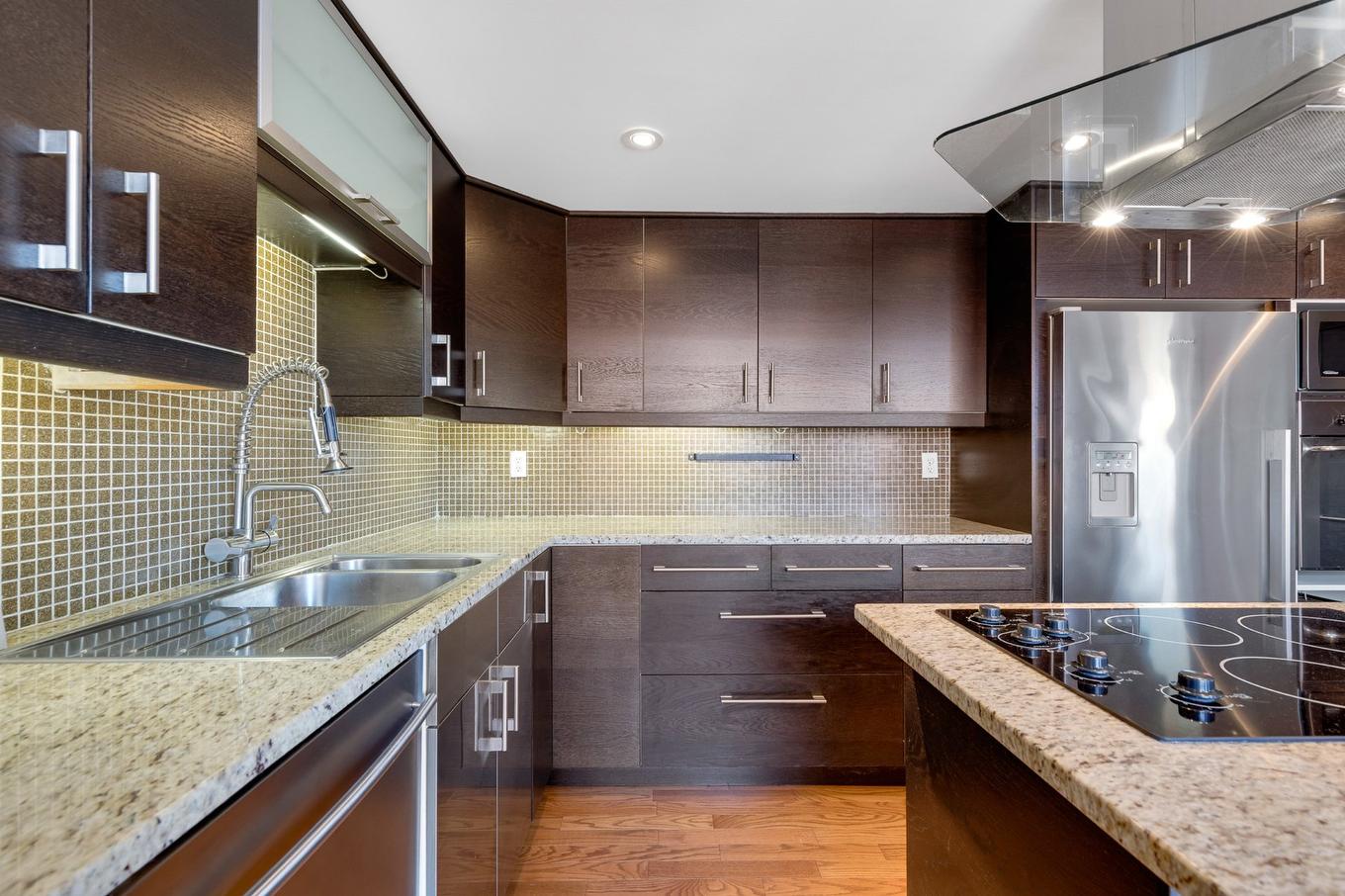 Cuisine - B-504-2635 Rue Rufus-Rockhead, Montréal (Le Sud-Ouest), QC - Indoor Photo Showing Kitchen With Upgraded Kitchen