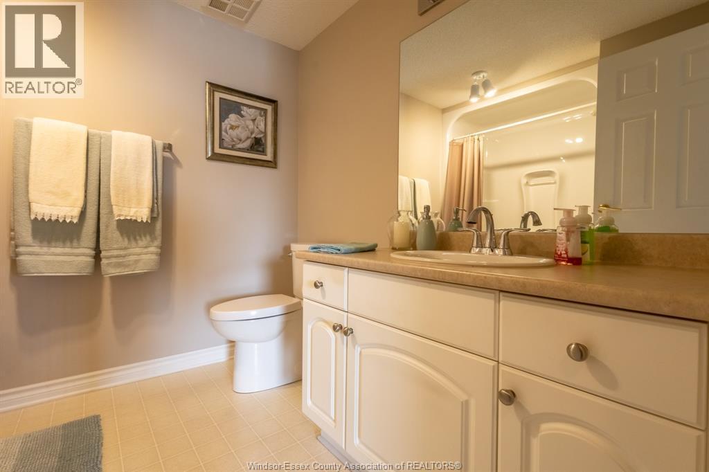 99 Robson Unit# 203, Leamington, ON - Indoor Photo Showing Bathroom