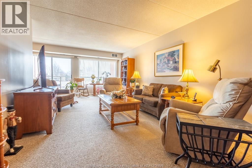 99 Robson Unit# 203, Leamington, ON - Indoor Photo Showing Living Room