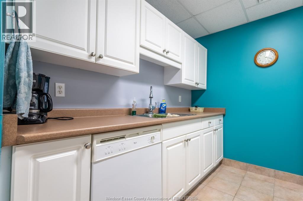 99 Robson Unit# 203, Leamington, ON - Indoor Photo Showing Kitchen