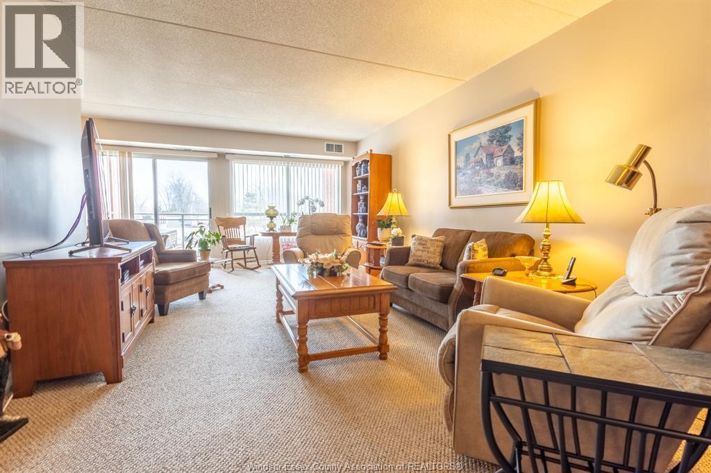 99 Robson Unit# 203, Leamington, ON - Indoor Photo Showing Living Room