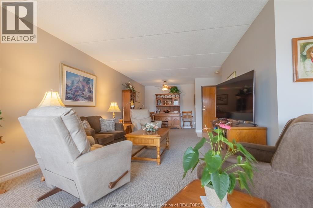99 Robson Unit# 203, Leamington, ON - Indoor Photo Showing Living Room