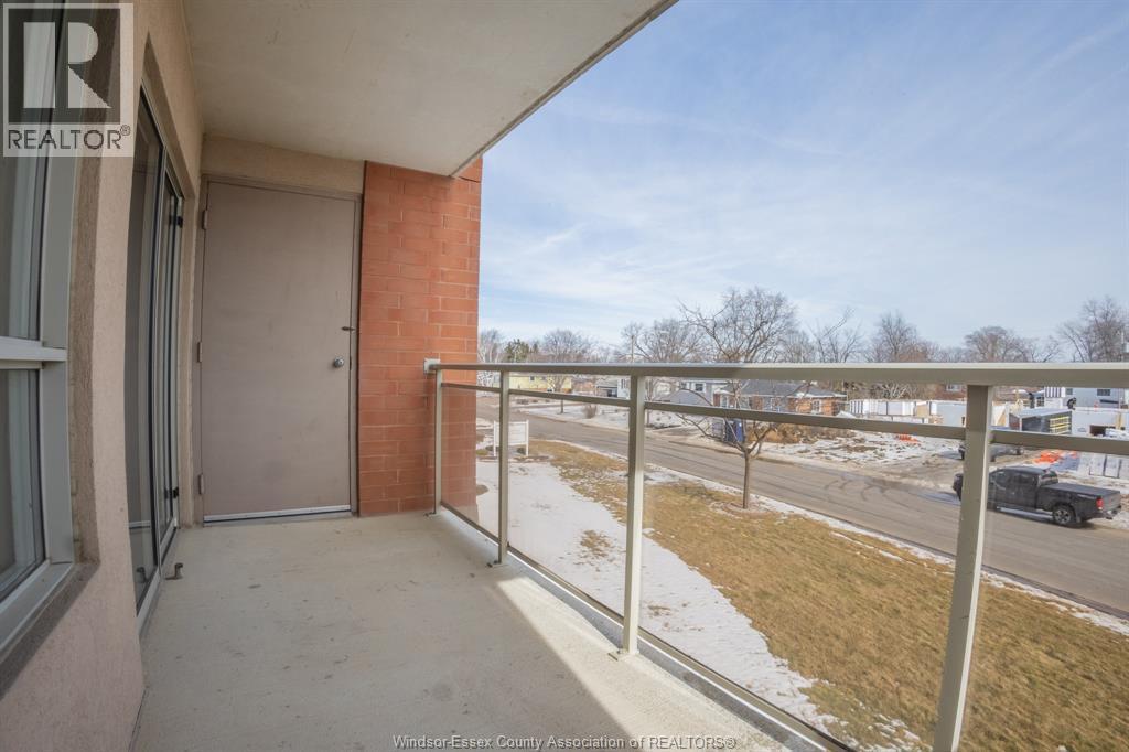 99 Robson Unit# 203, Leamington, ON - Outdoor With Balcony With Exterior