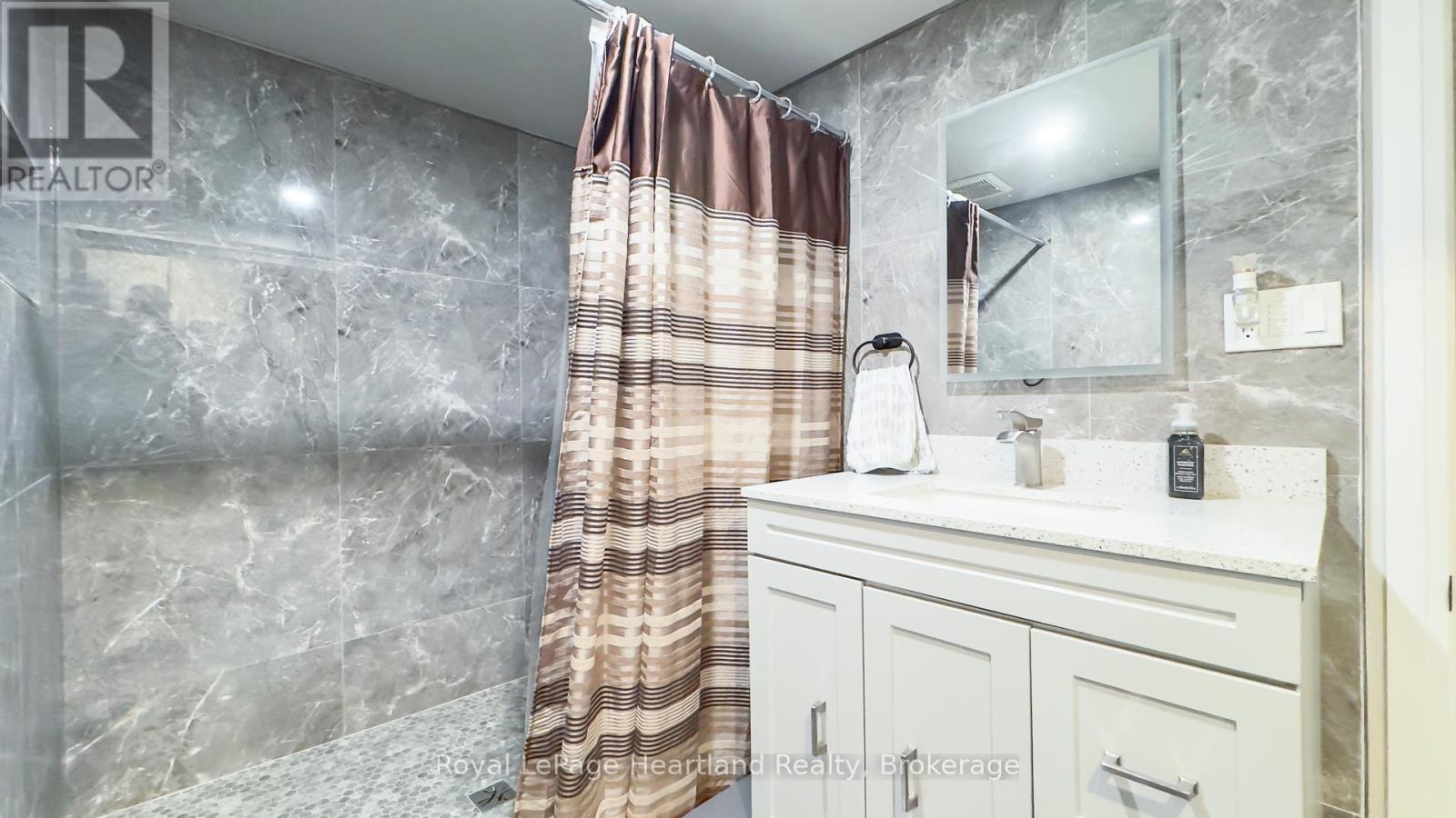 202 St. David Street, West Perth (Mitchell), ON - Indoor Photo Showing Bathroom