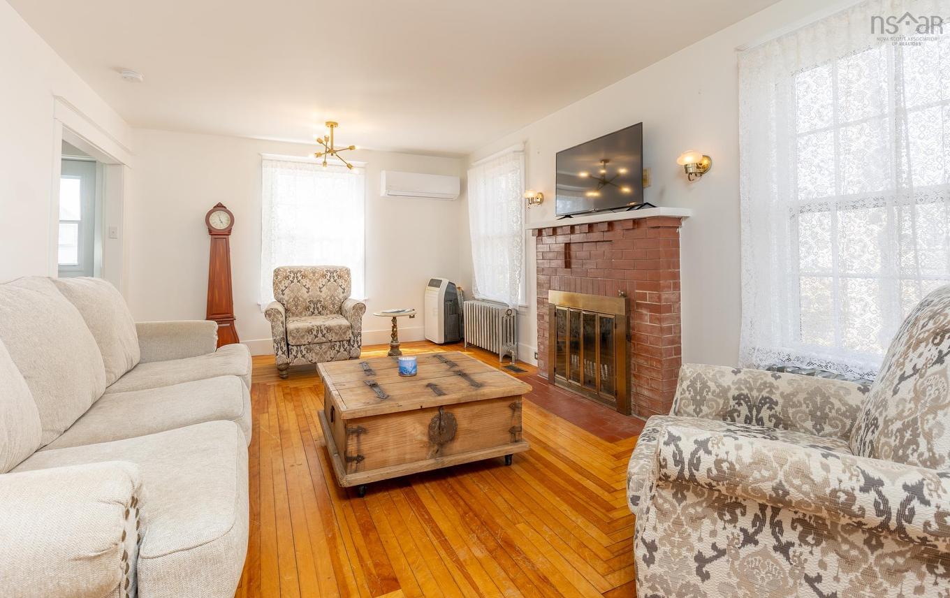 91 Cliff Street, Yarmouth, NS